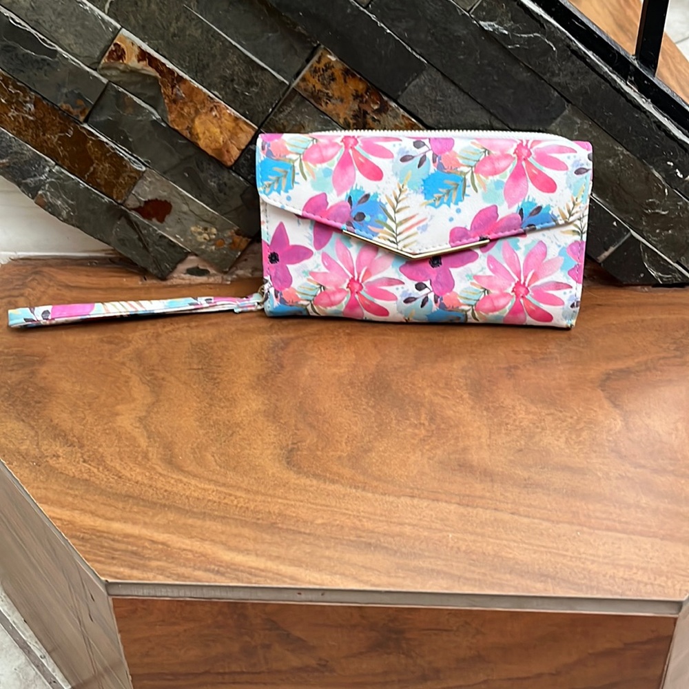 Floral wristlet